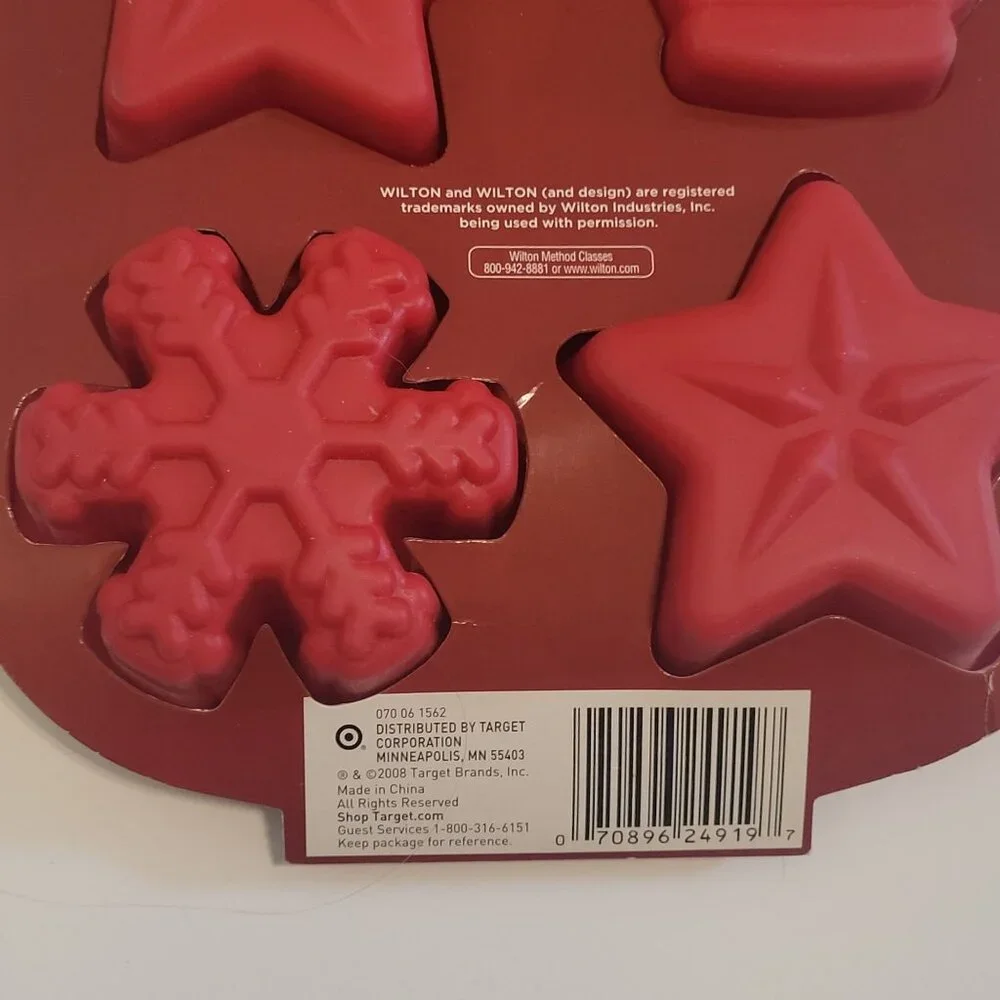 Wilton‎ Christmas Holiday 6 Cavity Silicone Pan For Mini Cakes Treats Cupcakes
